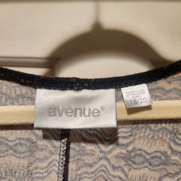 AVENUE wrap dress with tulip hem - Picture 6 of 8